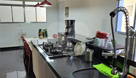 Sobrado à venda com 4 quartos, sendo 2 suítes,  em Jaraguá, São Paulo, SP