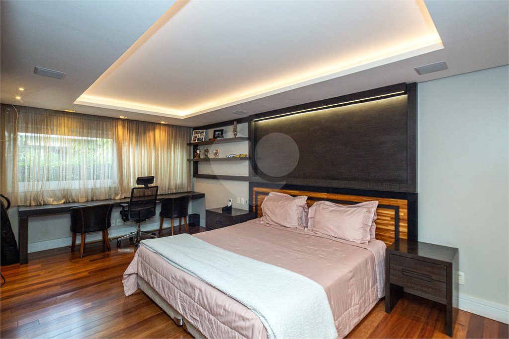 Casa à venda com 5 suítes em Jardim Cordeiro, São Paulo, SP