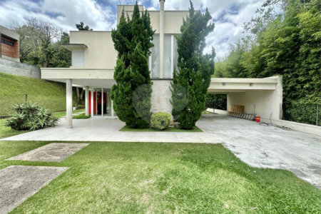 Casa à venda com 4 suítes no condomínio Recanto Impla, Carapicuíba - SP