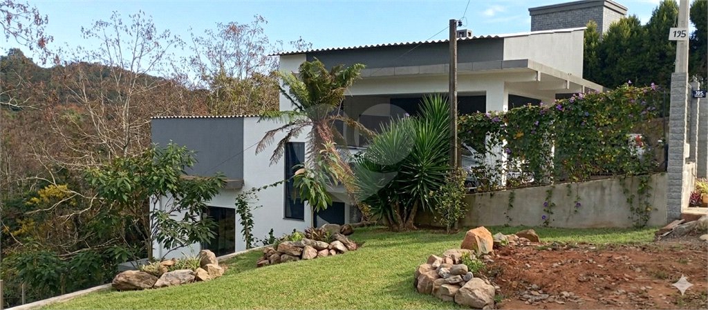 Casa à venda com 3 quartos, sendo 1 suíte, em Prinstrop, Gramado, RS