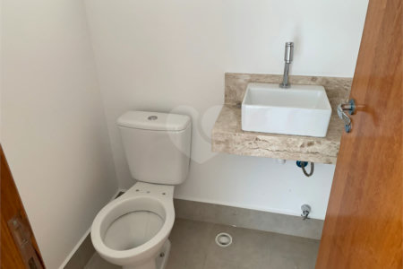 Casa à venda com 2 suítes no condomínio Residencial Napoles, São Paulo - SP
