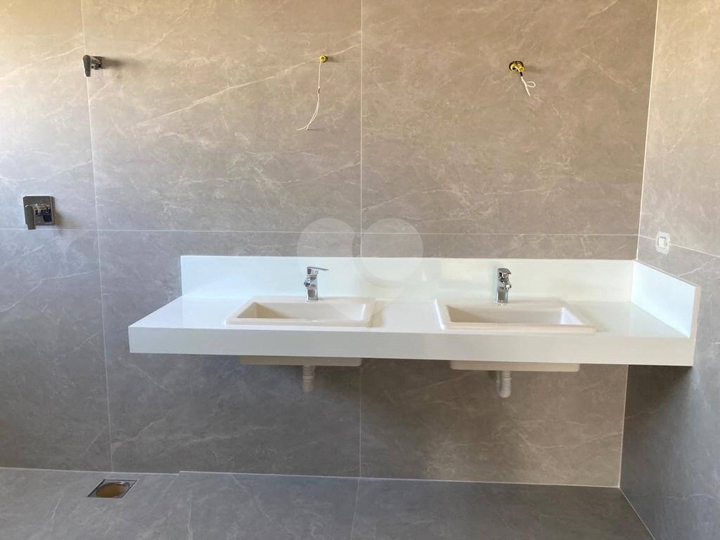 Casa à venda com 5 suítes no condomínio Alphaville 1, São José dos Campos - SP