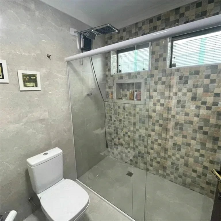 Sobrado à venda com 4 quartos, sendo 2 suítes,  em Lapa, São Paulo, SP