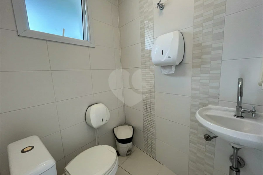 Casa à venda com 4 quartos, sendo 2 suítes, no condomínio Floradas da Serra, São Paulo - SP
