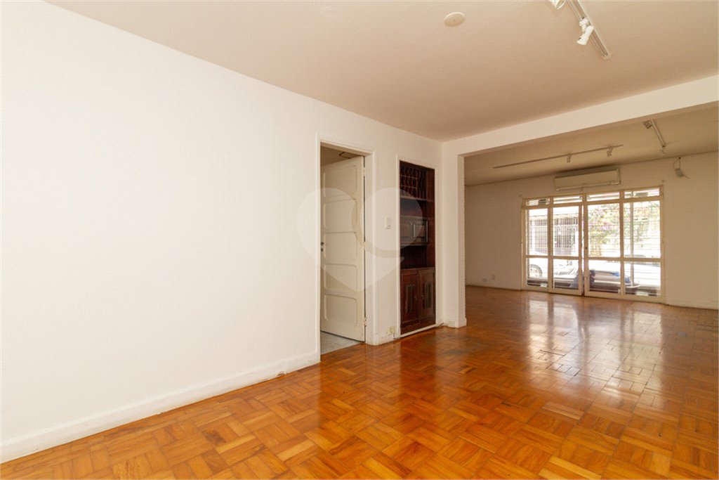Sobrado à venda com 3 quartos, sendo 1 suíte, em Vila Olímpia, São Paulo, SP