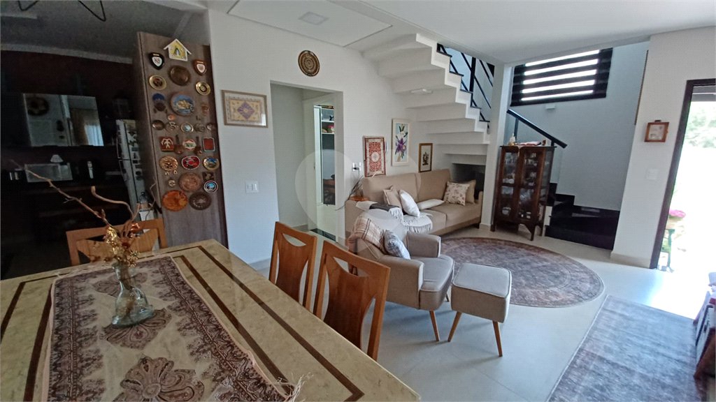 Casa à venda com 3 suítes no condomínio Residencial Marchant Buarque, Atibaia - SP