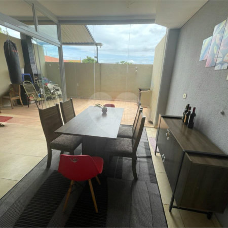 Sobrado à venda com 3 quartos, sendo 1 suíte, em Jardim Brasília, Três Lagoas, MS