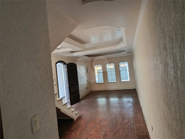 Sobrado à venda com 3 quartos, sendo 1 suíte,  em Vila Lucia, São Paulo, SP