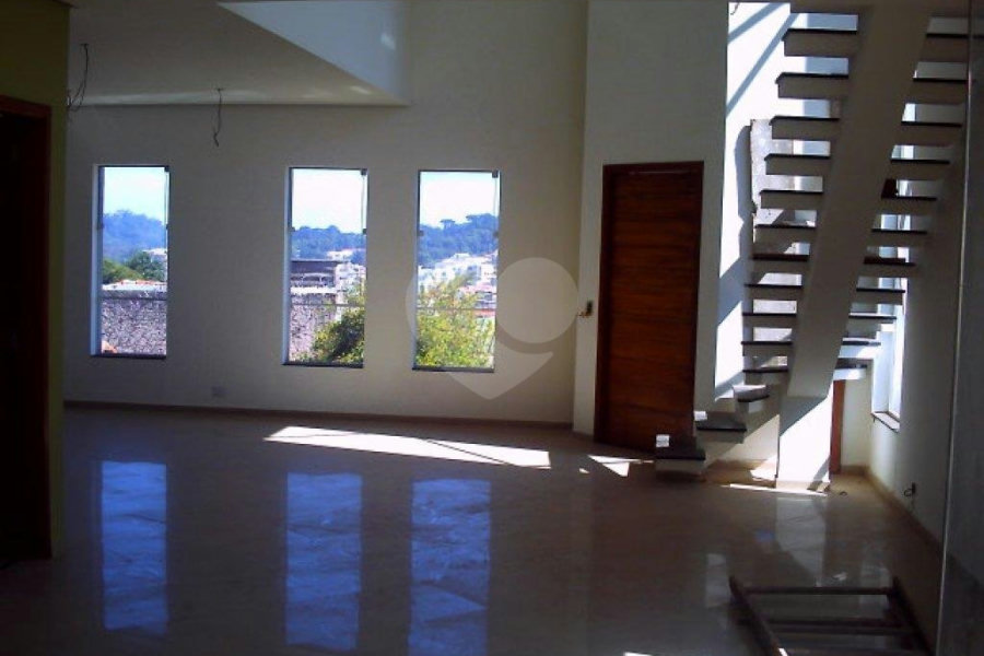 Sobrado à venda com 3 quartos, sendo 1 suíte, em Vila Irmãos Arnoni, São Paulo, SP