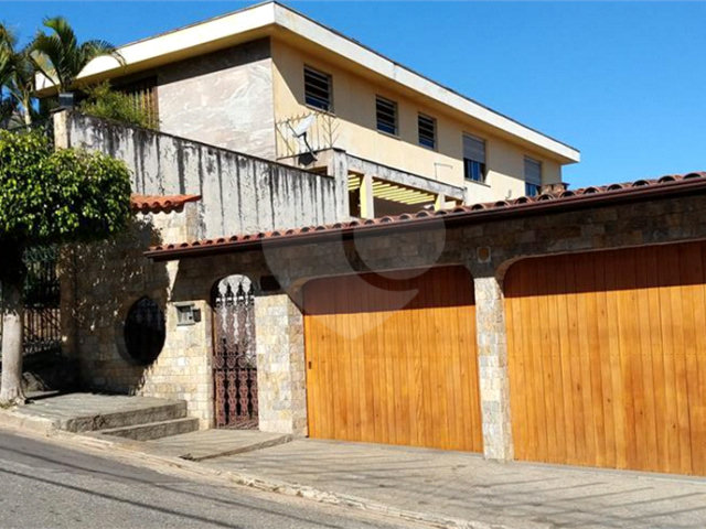 Sobrado à venda com 4 quartos, sendo 2 suítes,  em Tremembé, São Paulo, SP