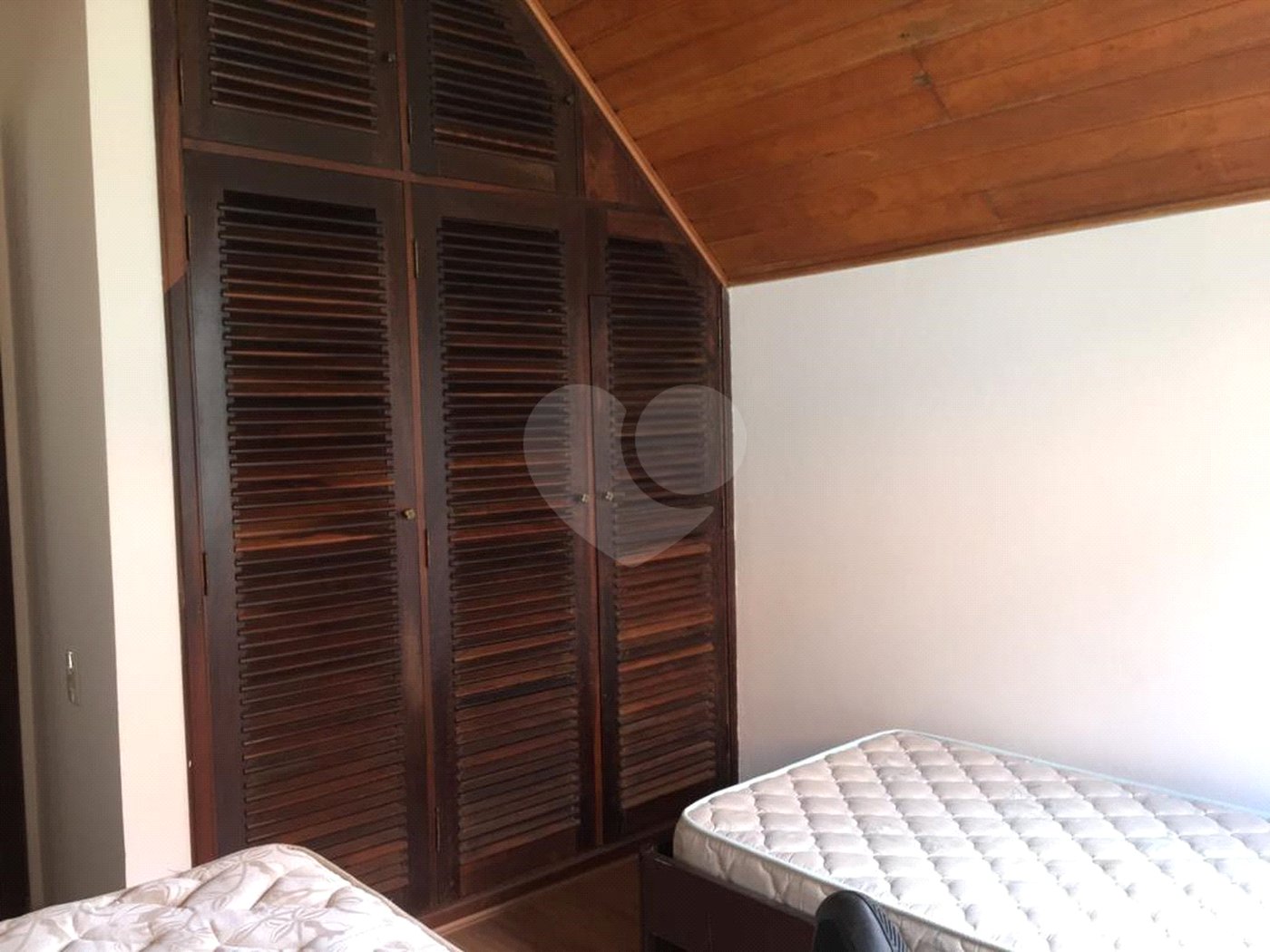 Casa à venda com 3 quartos, sendo 1 suíte, no condomínio Lago Azul, Araçoiaba da Serra - SP