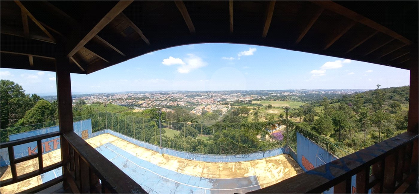 Casa à venda com 14 quartos, sendo 10 suítes, no condomínio Rua do Observatorio 2270, Vinhedo - SP