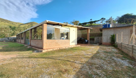 Chácara à venda com 4 quartos, sendo 2 suítes,  em Recanto das Acácias, São Roque, SP