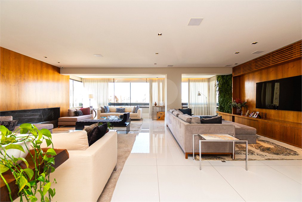 Apartamento à venda com 3 suítes em Vila Nova Conceição, São Paulo, SP