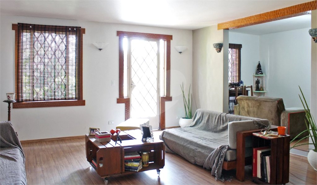 Casa à venda com 4 quartos, sendo 2 suítes, em Jardim Leonor, São Paulo, SP