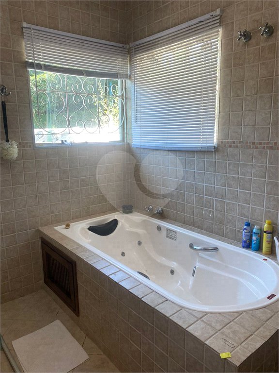 Casa à venda com 5 quartos, sendo 4 suítes, no condomínio Lago do Imperador, Mairiporã - SP