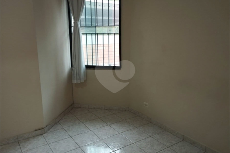 Casa à venda com 3 quartos, sendo 1 suíte, no condomínio Residencial Jardim das Palmas, São Paulo - SP