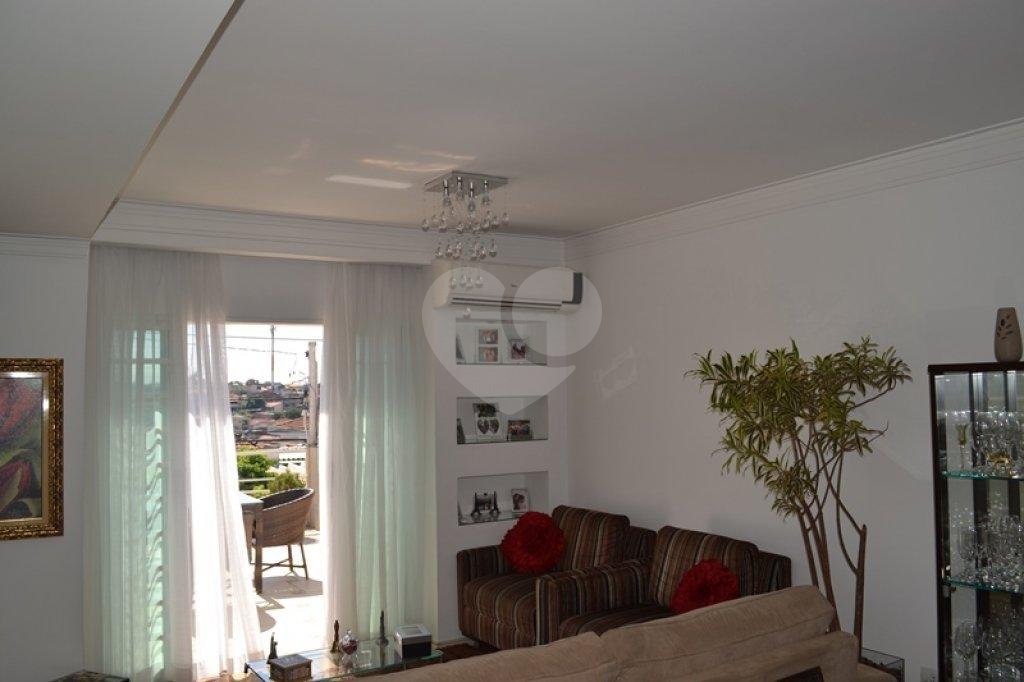 Sobrado à venda com 3 quartos, sendo 1 suíte, em Tremembé, São Paulo, SP