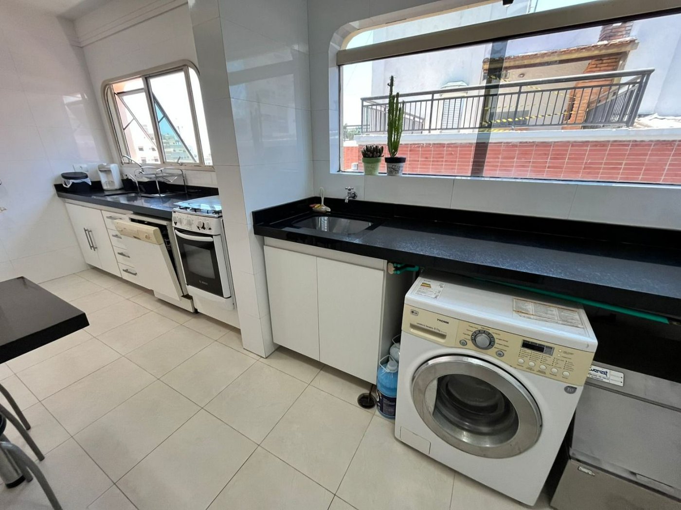 Apartamento com 3 dormitórios à venda, 120 m² por R$ 930.000,00 - Balneário Cidade Atlântica - Guarujá/SP