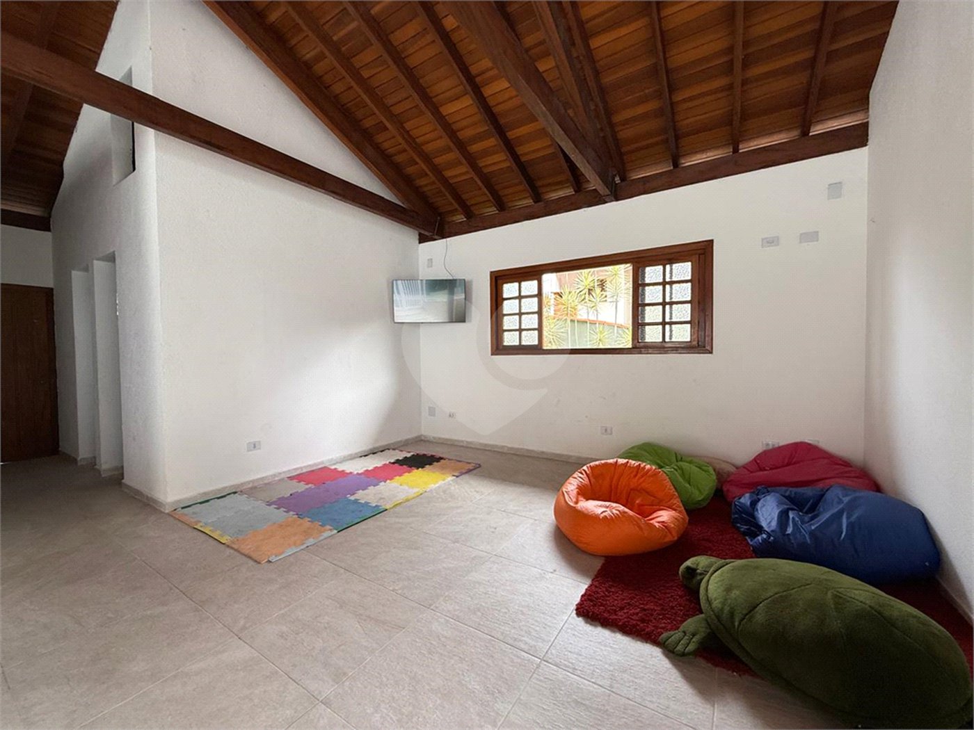 Casa à venda ou para alugar com 3 quartos, sendo 1 suíte, no condomínio Da Serra, São Paulo - SP