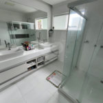 Casa à venda com 3 quartos, sendo 1 suíte, no condomínio Golden Village, Rio de Janeiro - RJ