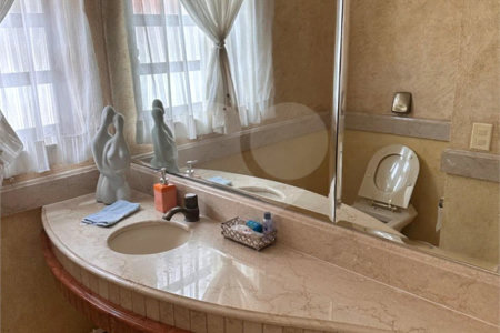 Sobrado à venda com 7 quartos, sendo 6 suítes, em Jurerê Internacional, Florianópolis, SC