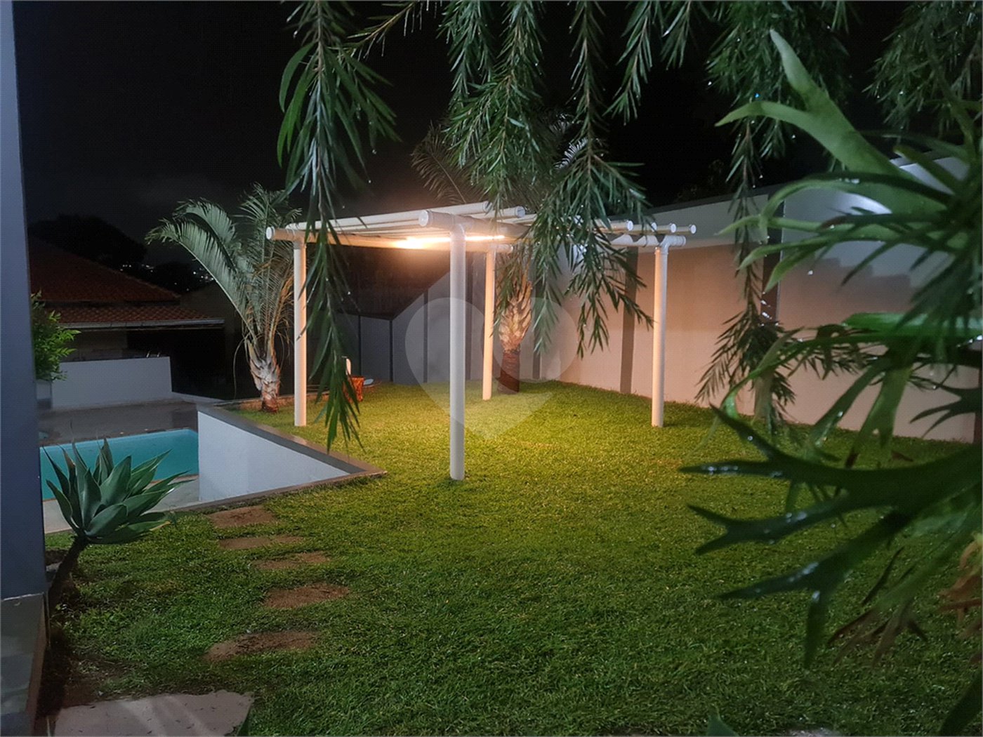 Sobrado para alugar com 3 quartos, sendo 2 suítes, em Jardim Paulista, Atibaia, SP