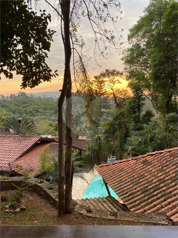 Casa à venda com 3 quartos, sendo 1 suíte, no condomínio Associação Reserva das Hortênsias, Mairiporã - SP