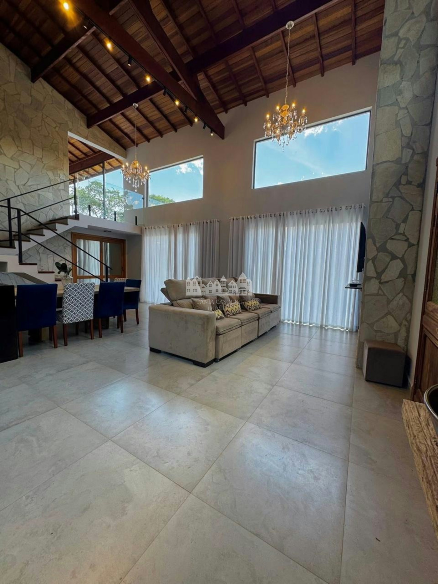 Casa à venda com 4 suítes no condomínio Portal Ouro Verde, Atibaia - SP