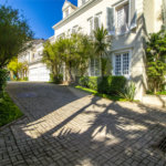 Casa à venda com 5 quartos, sendo 4 suítes, no condomínio Bounganville, São Paulo - SP