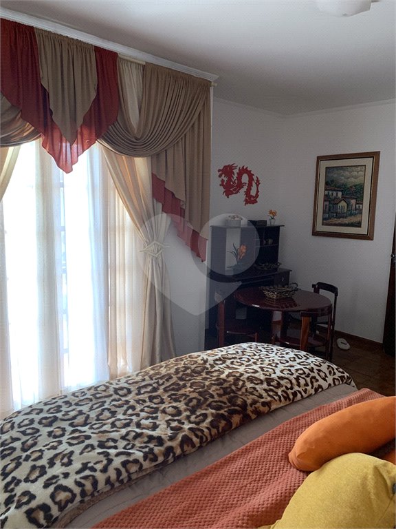 Sobrado à venda com 4 quartos, sendo 3 suítes,  em Jardim Alvinópolis, Atibaia, SP