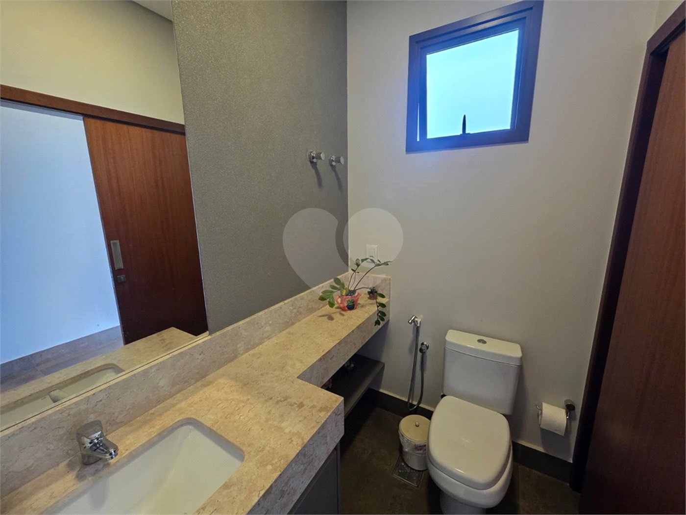 Casa à venda com 4 suítes no condomínio Residencial Jardim Primavera, Louveira - SP