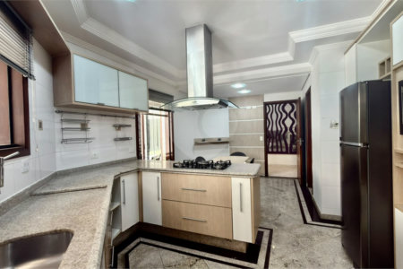 Casa à venda com 4 suítes no condomínio Parque Village Castelo, Itu - SP