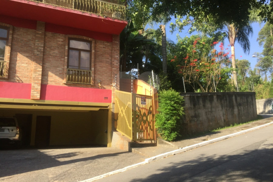 Sobrado à venda com 4 quartos, sendo 3 suítes, em Jardim Virginia Bianca, São Paulo, SP