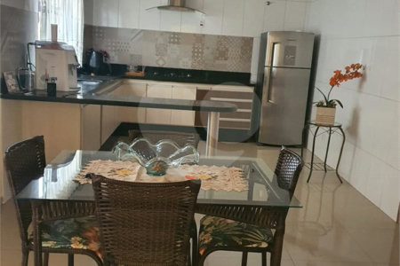 Casa à venda com 3 quartos, sendo 1 suíte, no Centro, Araraquara, SP