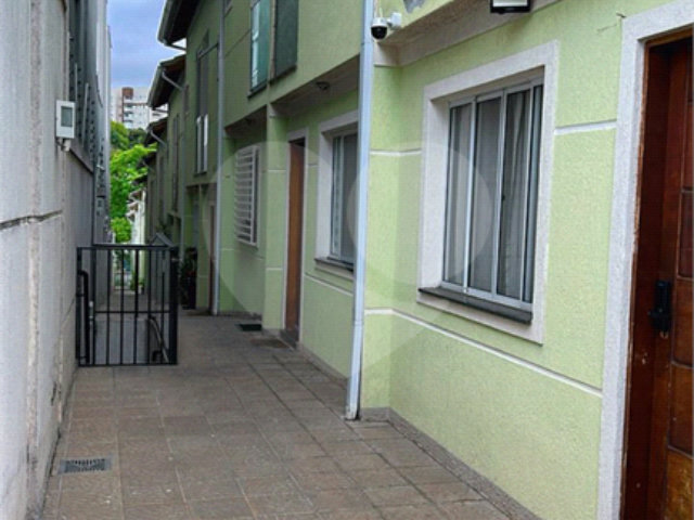 Casa à venda ou para alugar com 3 quartos, sendo 2 suítes,  no condomínio Residencial Erika, São Paulo - SP