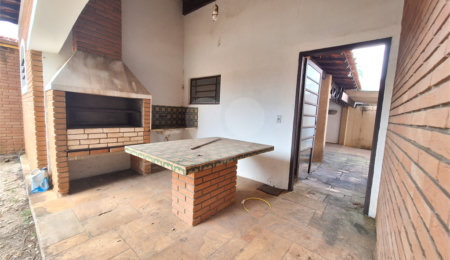 Casa à venda com 3 quartos, sendo 1 suíte,  no Centro, Vinhedo, SP