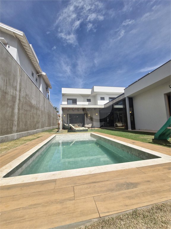 Casa à venda com 5 quartos, sendo 3 suítes, no condomínio Residencial Terras de Vinhedo, Vinhedo - SP