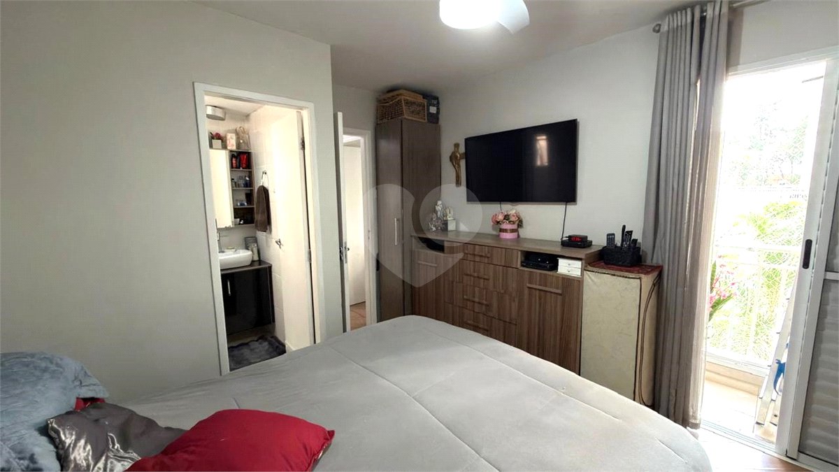 Apartamento à venda com 3 quartos, sendo 1 suíte,  em Vila Paulo Silas, São Paulo, SP