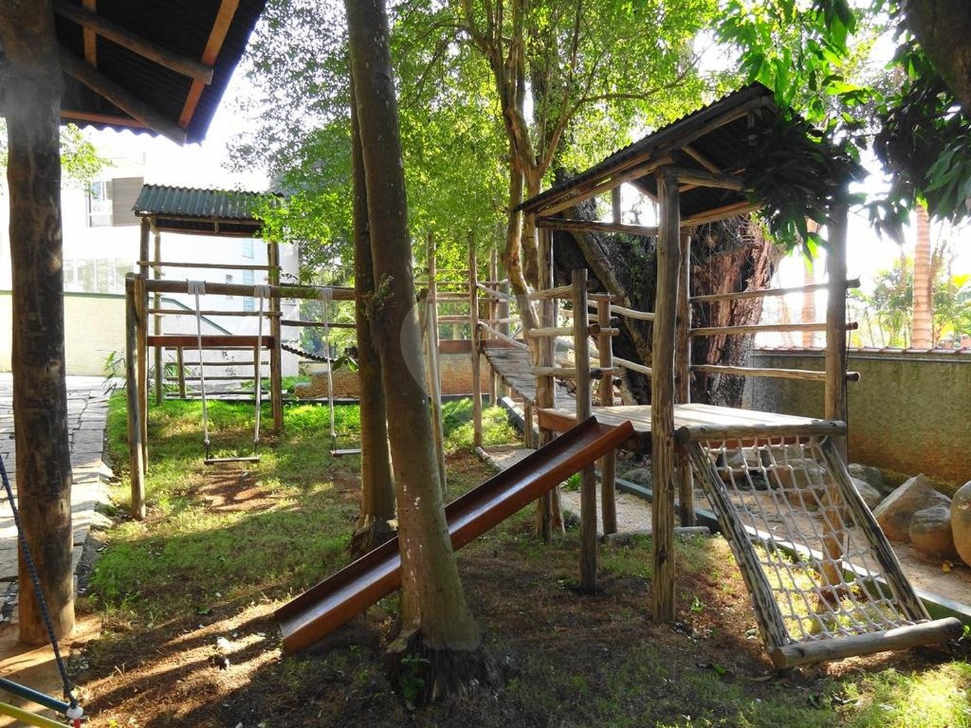 Casa à venda com 4 quartos, sendo 3 suítes,  no condomínio Domus, São Paulo - SP