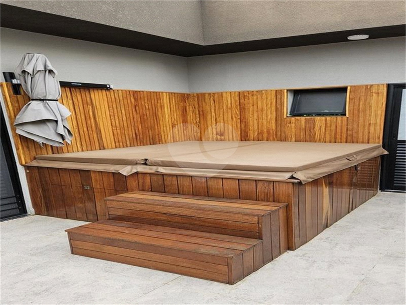 Casa à venda com 3 quartos, sendo 1 suíte, no condomínio Mantova, Indaiatuba - SP