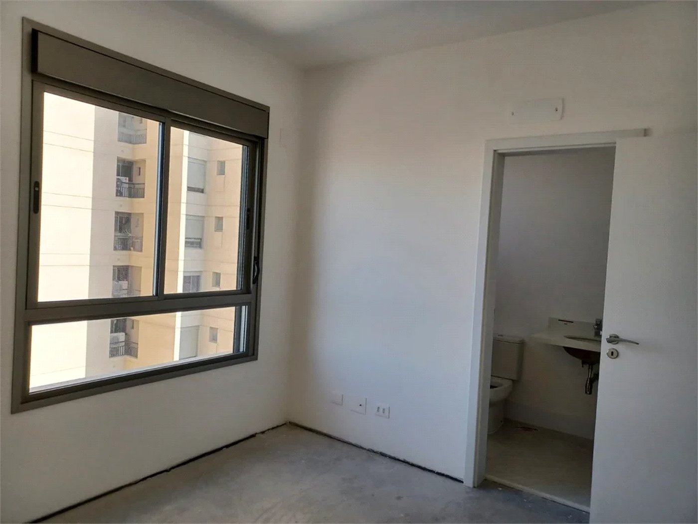 Apartamento à venda com 4 suítes em Real Parque, São Paulo, SP
