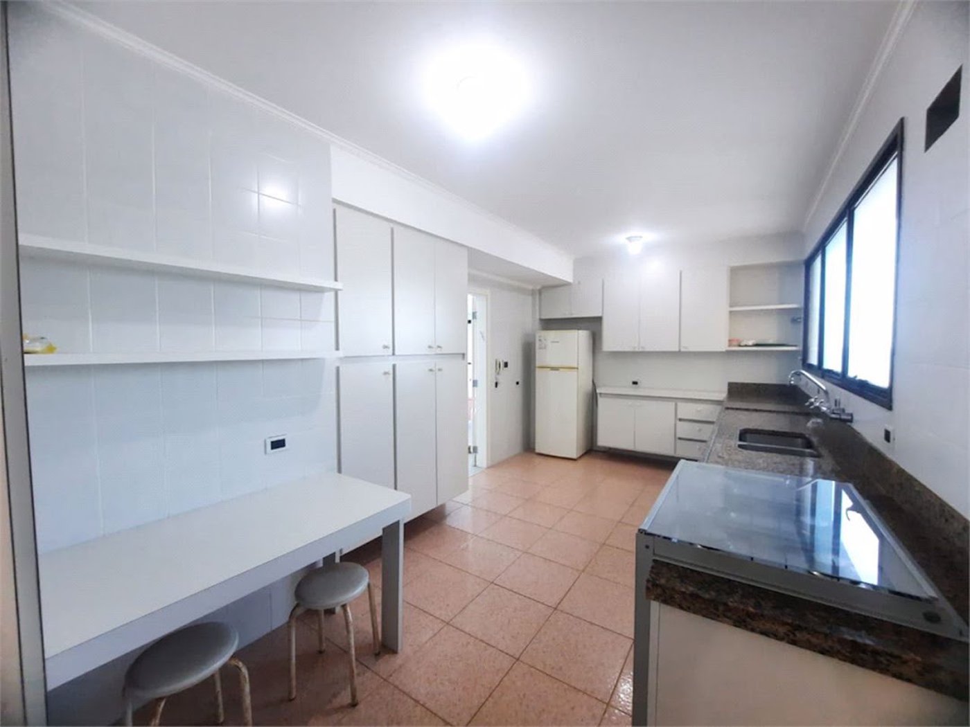 Apartamento Residencial à venda, Pitangueiras, Guarujá - AP0136.