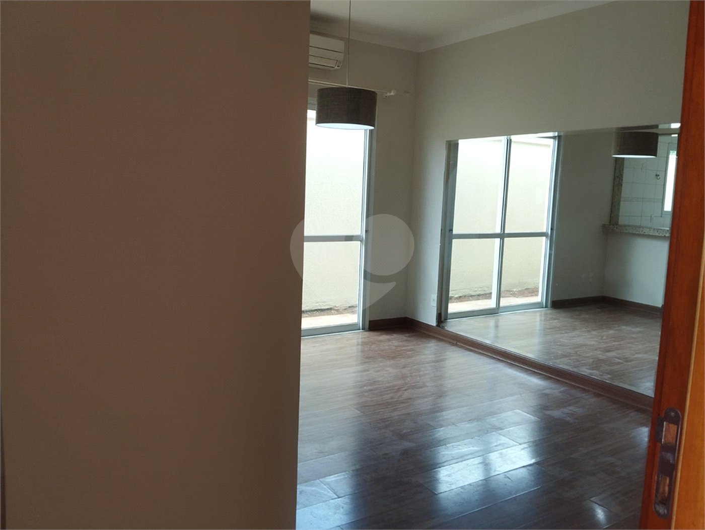 Casa à venda com 3 quartos, sendo 1 suíte,  no condomínio Vila Aracoara, Araraquara - SP