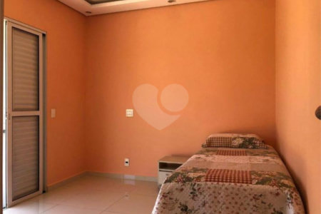 Casa à venda com 4 quartos, sendo 2 suítes, no condomínio Terras de São Francisco, Vinhedo - SP