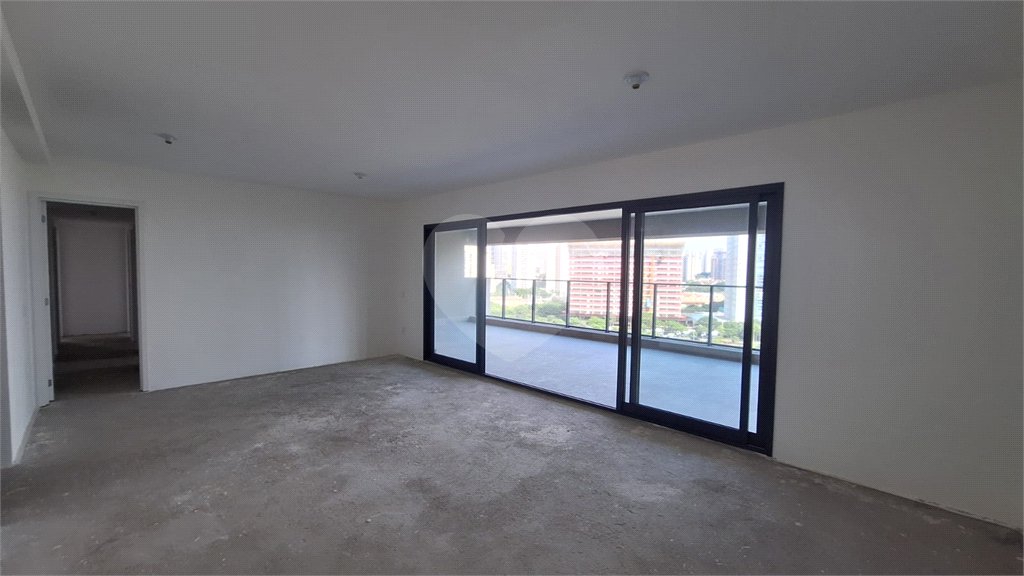 Apartamento à venda com 4 quartos, sendo 2 suítes,  em Água Branca, São Paulo, SP