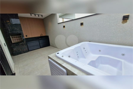Casa à venda com 3 quartos, sendo 1 suíte, no condomínio Horto Florestal Villagio, Sorocaba - SP