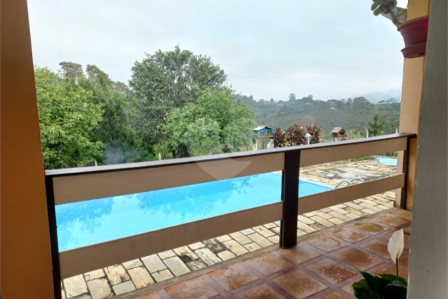 Casa à venda com 4 quartos, sendo 2 suítes, no condomínio Residencial Ypeville, Mairiporã - SP