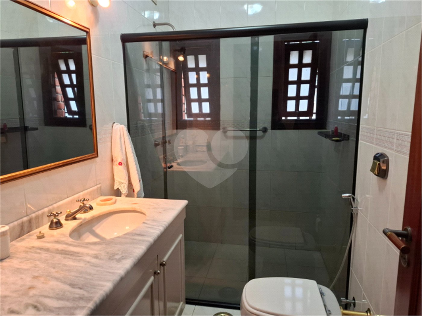 Sobrado à venda com 4 quartos, sendo 2 suítes,  em Jardim Leonor, São Paulo, SP