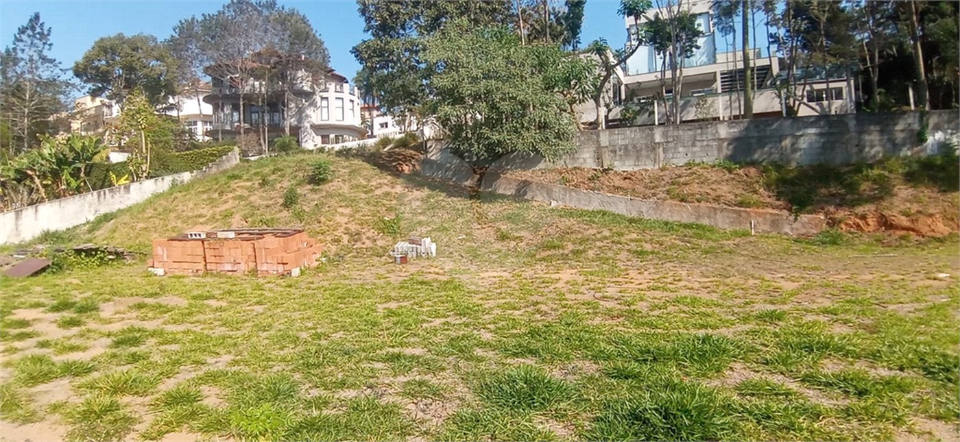 Terreno à venda no condomínio Champs Elysees Village, Mairiporã - SP